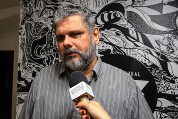 Marcão é esse cabra carismático,surpreendente que constrói/reinventa pontes sobre os hiatos cotidianos.