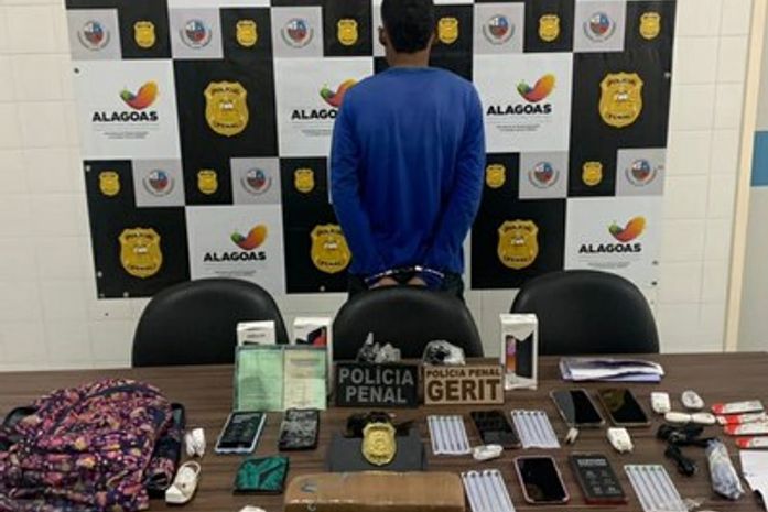 Vídeo: Funcionário de empresa terceirizada é preso entregando um quilo de maconha e 11 celulares a reeducando em presídio