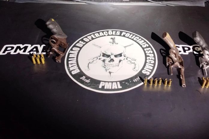 Polícia Militar frustra festa de facção criminosa e apreende arsenal em Maceió