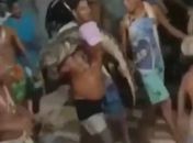 Vídeo: jacaré aparece em Olinda (PE) e moradores “desfilam” com animal pela rua