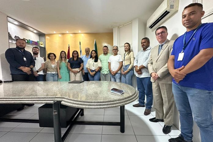 Ziane Costa reúne concessionárias e agência reguladora para cobrar melhorias no abastecimento de água em Delmiro Gouveia