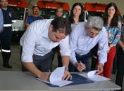 Governador renan Filho e reitor paulo Medeiros assinam ordens de serviço