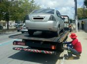 Veículo removido por apresentar irregularidades