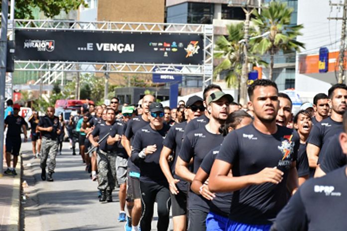 Milhares de pessoas participam do 1º Corridão do Raio na Orla de Pajuçara