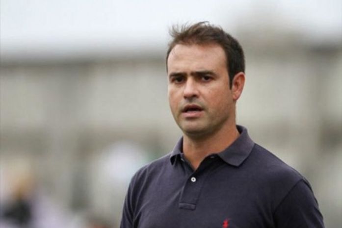 Técnico Sidney Moraes teve vida curta no comando do alvinegro alagoano