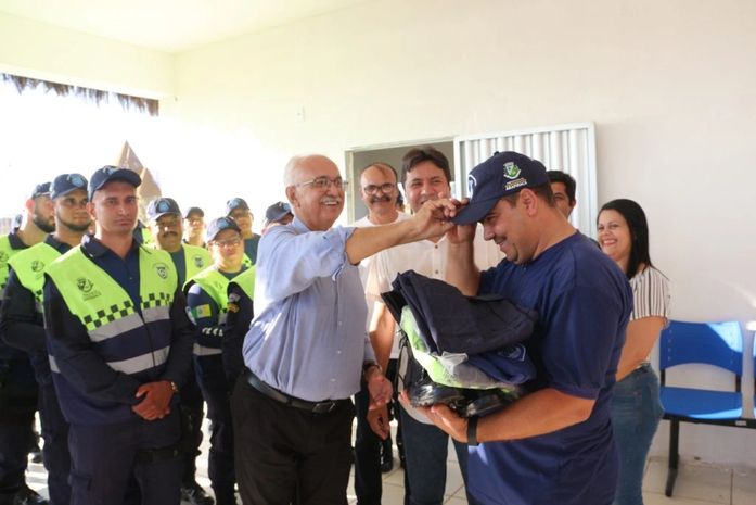 Rogério Teófilo entrega nova sede e fardamento da Segurança Municipal