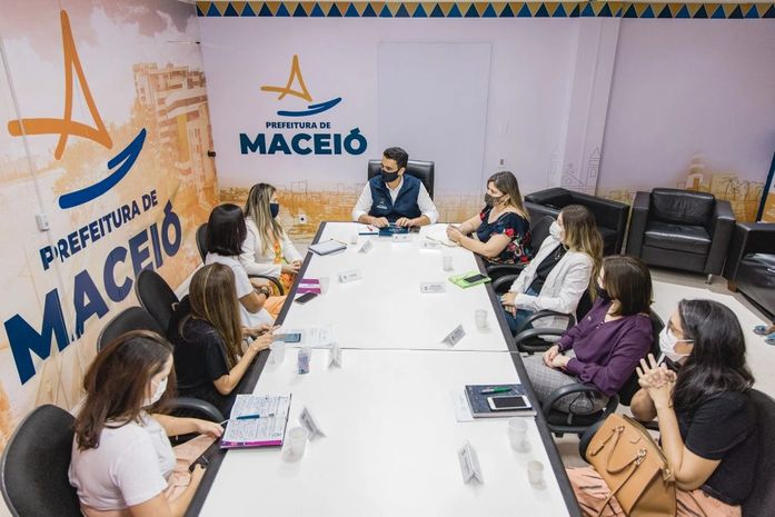 Prefeito de Maceió, JHC, recebe Movimento Lactantes pela Vacina