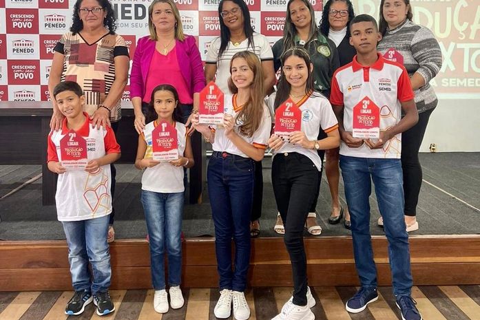 Secretaria de Educação de Penedo premia estudantes vencedores do 4º Concurso de Produção de Textos