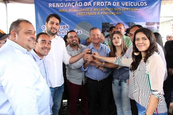 Prefeito Arthur Freitas entrega novos veículos e reforça a frota de Santana do Mundaú