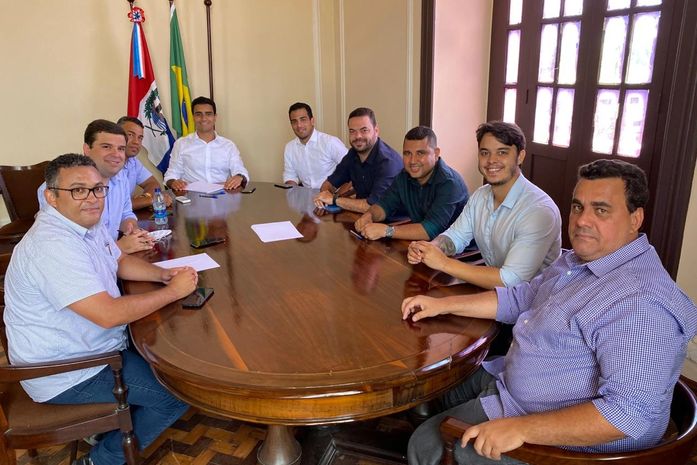Nova mesa diretora da Câmara de vereadores de Maceió se reúne com prefeito eleito JHC