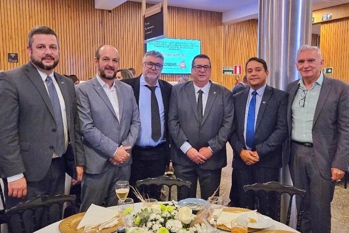 Rodrigo Buarque participa de posse da nova Diretoria do Cosems-MG