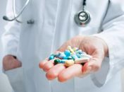 Plano de saúde pode negar medicamento prescrito? Especialista explica quando paciente pode contestar
