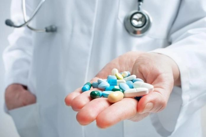 Plano de saúde pode negar medicamento prescrito? Especialista explica quando paciente pode contestar