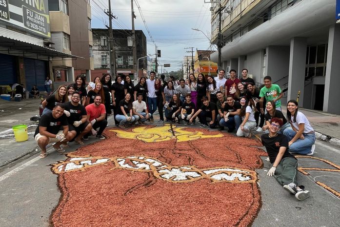 Corpus Christi: grupos de todas as paróquias de Maceió se reuniram para confeccionar os tradicionais tapetes no Centro