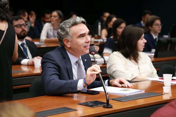 Em Brasília, Rafael Brito conquista aprovação do piso salarial para todos servidores da educação