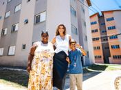 Primeira-dama Marina Candia acompanha entrega das chaves e visita novos residenciais na Santa Amélia

