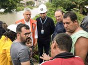 Prefeito Luciano visita bairros e anuncia ações emergenciais de apoio às famílias desabrigadas