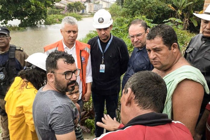 Prefeito Luciano visita bairros e anuncia ações emergenciais de apoio às famílias desabrigadas
