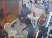 Jovens assaltam pessoas em lanchonete, no Jacintinho