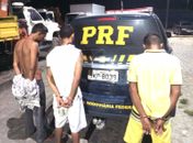 PRF prende grupo acusado de assaltar ônibus na BR-101