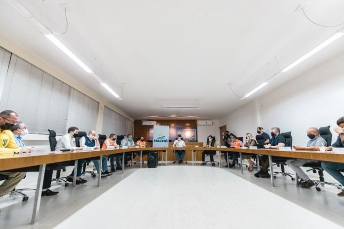 Prefeito JHC convoca secretariado e afirma que prioridade é salvar vidas