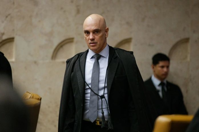 Alexandre de Moraes pede sessão extra no julgamento de Bolsonaro