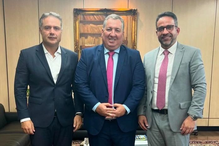 Em Brasília prefeito se reúne com governador, ministro, senador e deputado na busca de apoio para Porto de Pedras