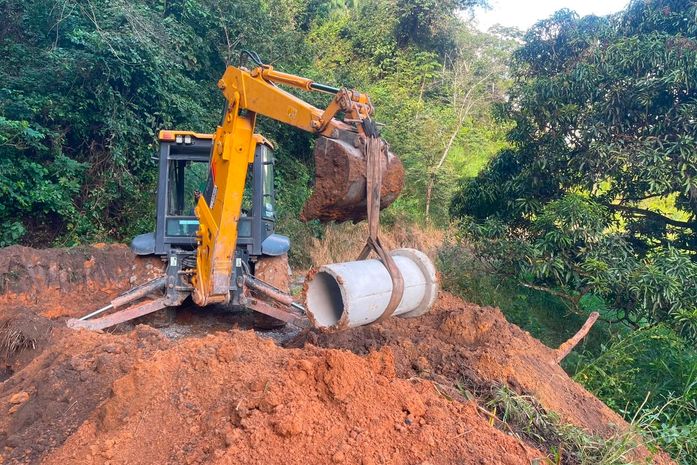 Prefeitura de Branquinha intensifica melhorias em estradas vicinais com instalação de manilhas no Assentamento Nova Esperança