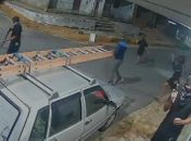
Vídeo: Polícia tenta identificar quadrilha que invadiu casas, destruiu câmeras e aterrorizou moradores em bairro da capital