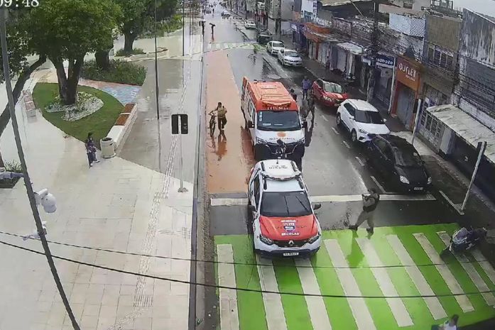 Câmeras da SSP flagram agressão na Praça Deodoro e PM prende suspeito