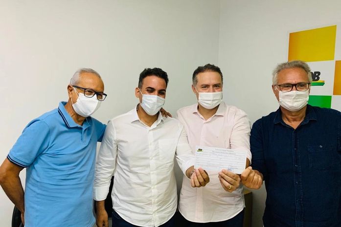 "Um dos principais nomes para hoje", diz Renan Filho ao filiar prefeito do Pilar no MDB