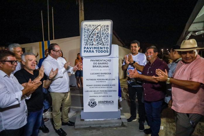 Moradores da Brasiliana agradecem ao prefeito Luciano pela pavimentação de 21 ruas no bairro