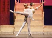 Crianças e adolescentes são selecionadas para projeto de dança