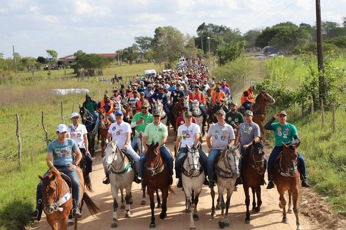 Vaval Wanderley e Robertinho Wanderley realizam a maior cavalgada e pega de boi no mato da história de Cacimbinhas