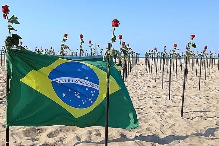 Lira recebe pedido da oposição para decretar luto de 7 dias pelos mais de 500 mil mortos