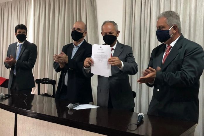Prefeito Ronaldo Lopes empossa Ricardo Méro como Procurador Geral do Município