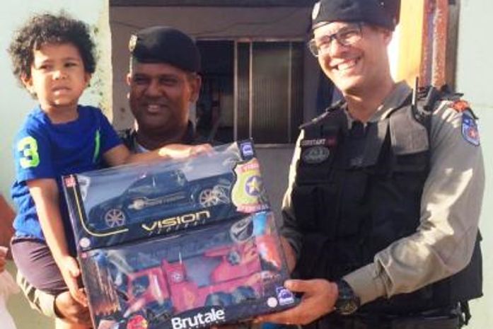 Militares do 8º BPM realizam desejo de aniversariante de quatro anos