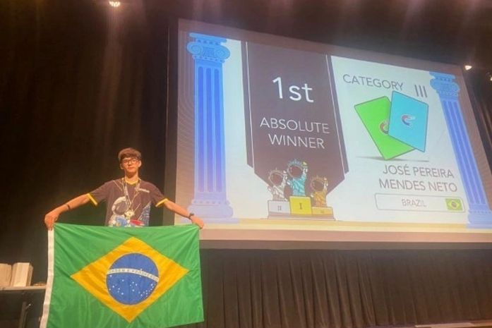 Aluno é premiado como melhor do mundo em Olimpíada de Matemática