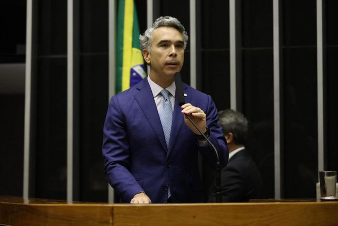 Rafael Brito cobra votação de projeto que cria política nacional de prevenção à violência em escolas