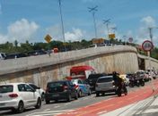 Saídas para os litorais Norte e Sul apresentam pontos de congestionamento