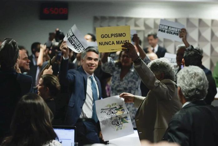 Fazendo História em Defesa da Democracia