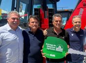 Prefeito de Branquinha reforça frota com nova retroescavadeira