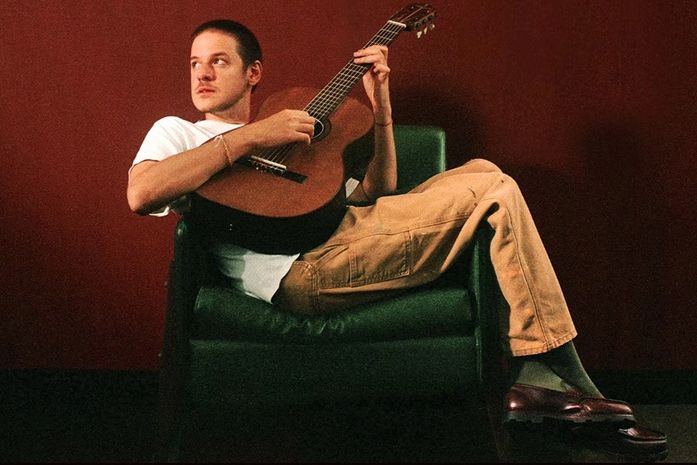 Rubel em Maceió com sua nova turnê “BELEZA. Rubel e Violão”