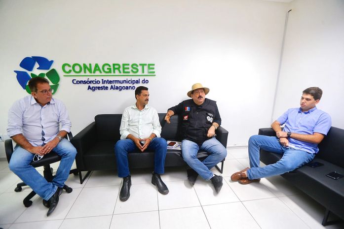 Presidente do Conagreste, Marlan Ferreira, recebe prefeito de Rio Largo, Gilberto Gonçalves