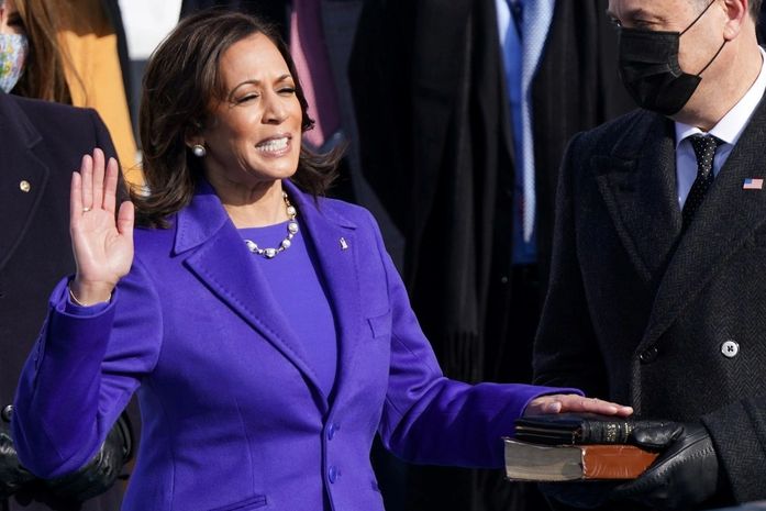 Kamala Harris toma posse como primeira mulher vice-presidente dos EUA