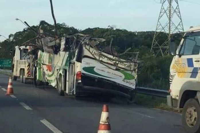 Acidente com ônibus matou 18 em SP