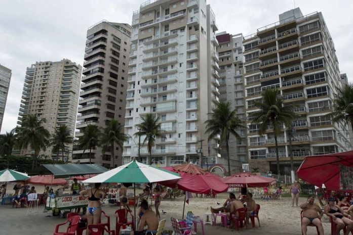 Moro cancela penhora e manda leiloar triplex atribuído a Lula