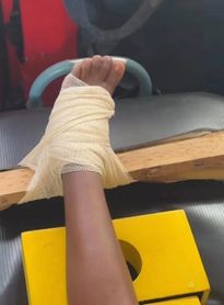 Menina de 10 anos é encaminhada ao HEA após ficar ferida enquanto pulava no sofá; veja vídeo