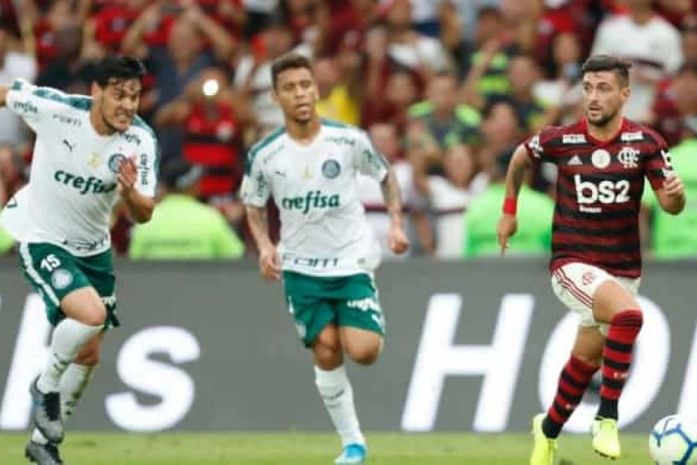 Departamento de futebol terá de cumprir quarentena. Multa para descumprimento é de R$ 10 milhões por partida realizada e R$ 1 milhão por dia descumprido.