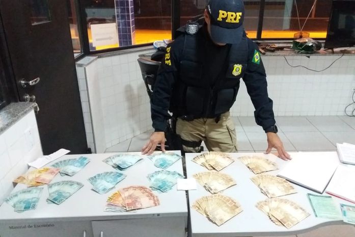 PRF prende três homens suspeitos de crime eleitoral com mais de R$ 10 mil em espécie